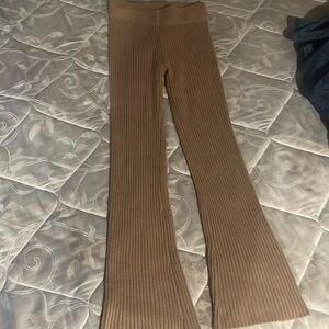 Wild Fable Women’s Pants
Small Pull on Stretch Flare Knit Ribbed